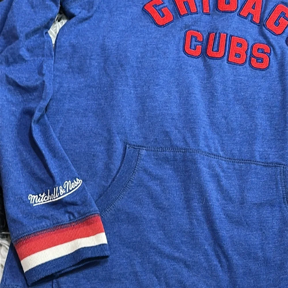 Mitchell & Ness Boy’s Chicago Cubs Blue Hooded Tee, M (10/12)
